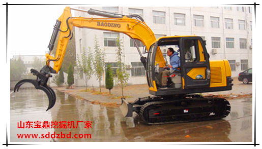 山东宝鼎挖掘机厂家履带抓木机下线