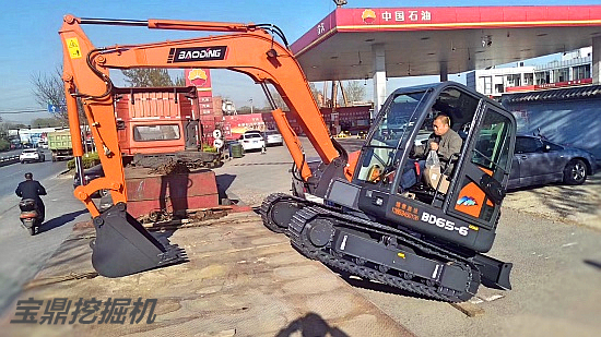 宝鼎小型挖掘机 宝鼎小型挖掘机