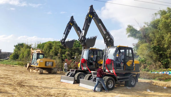 宝鼎挖掘机抓木机95车型.jpg 宝鼎挖掘机抓木机95车型.jpg