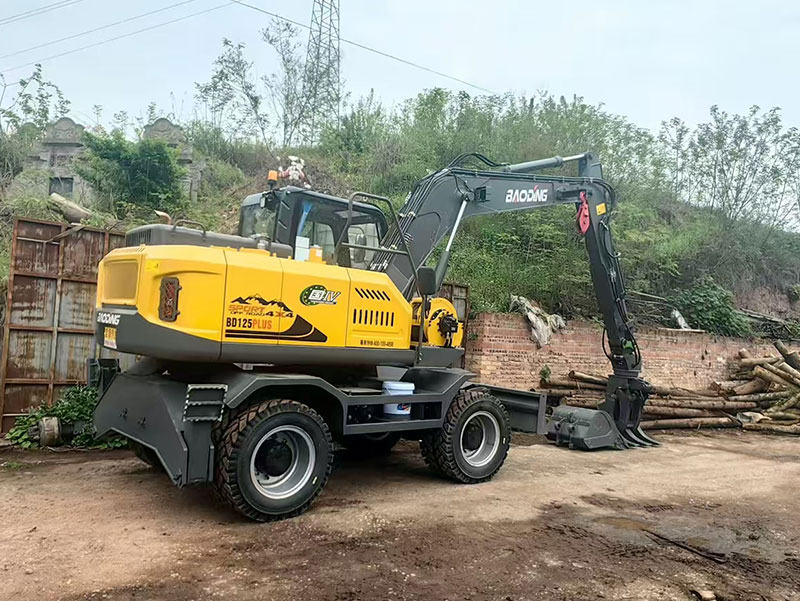 宝鼎BD125plus抓木机.jpg 宝鼎BD125plus抓木机.jpg