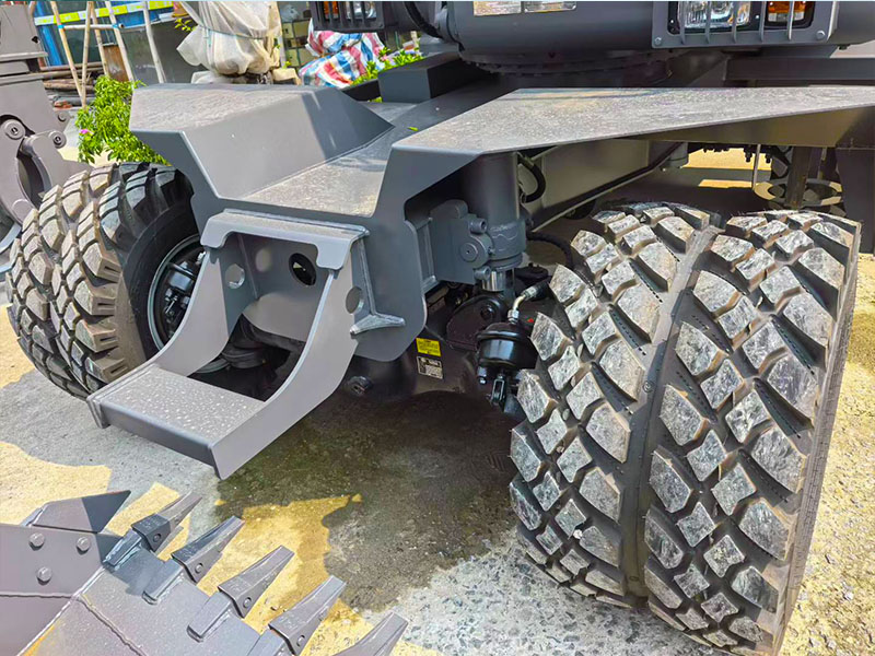 宝鼎BD90G抓木机.jpg 宝鼎BD90G抓木机.jpg